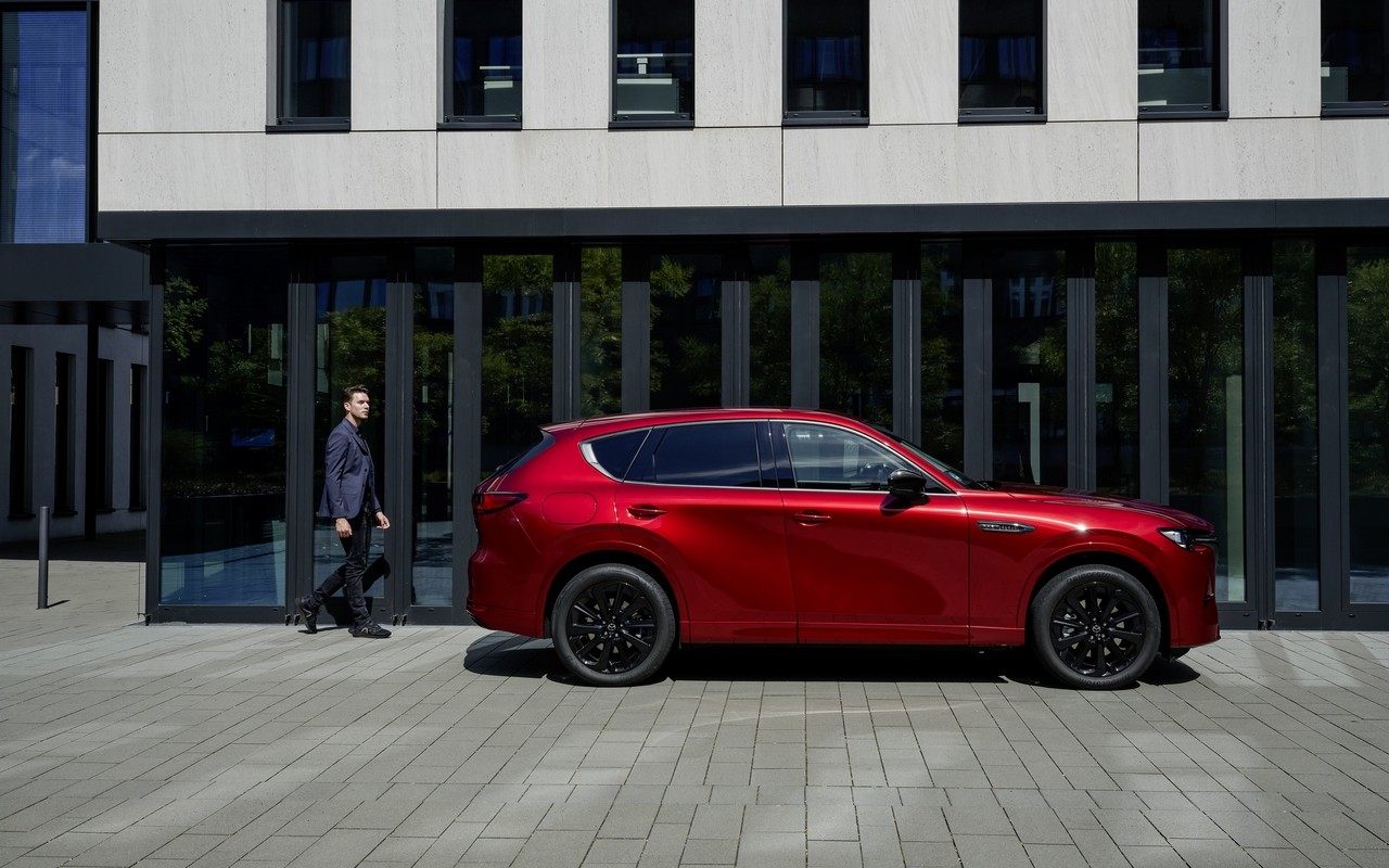 Mazda CX-60 e-PHEV: le immagini del primo contatto