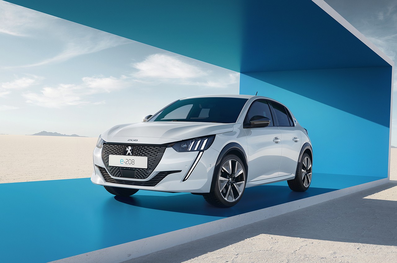 Peugeot e-208 2023: le foto