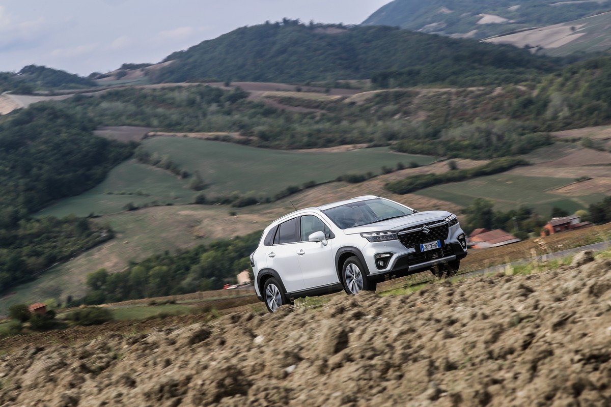 Suzuki S-Cross Hybrid 140V: primo contatto