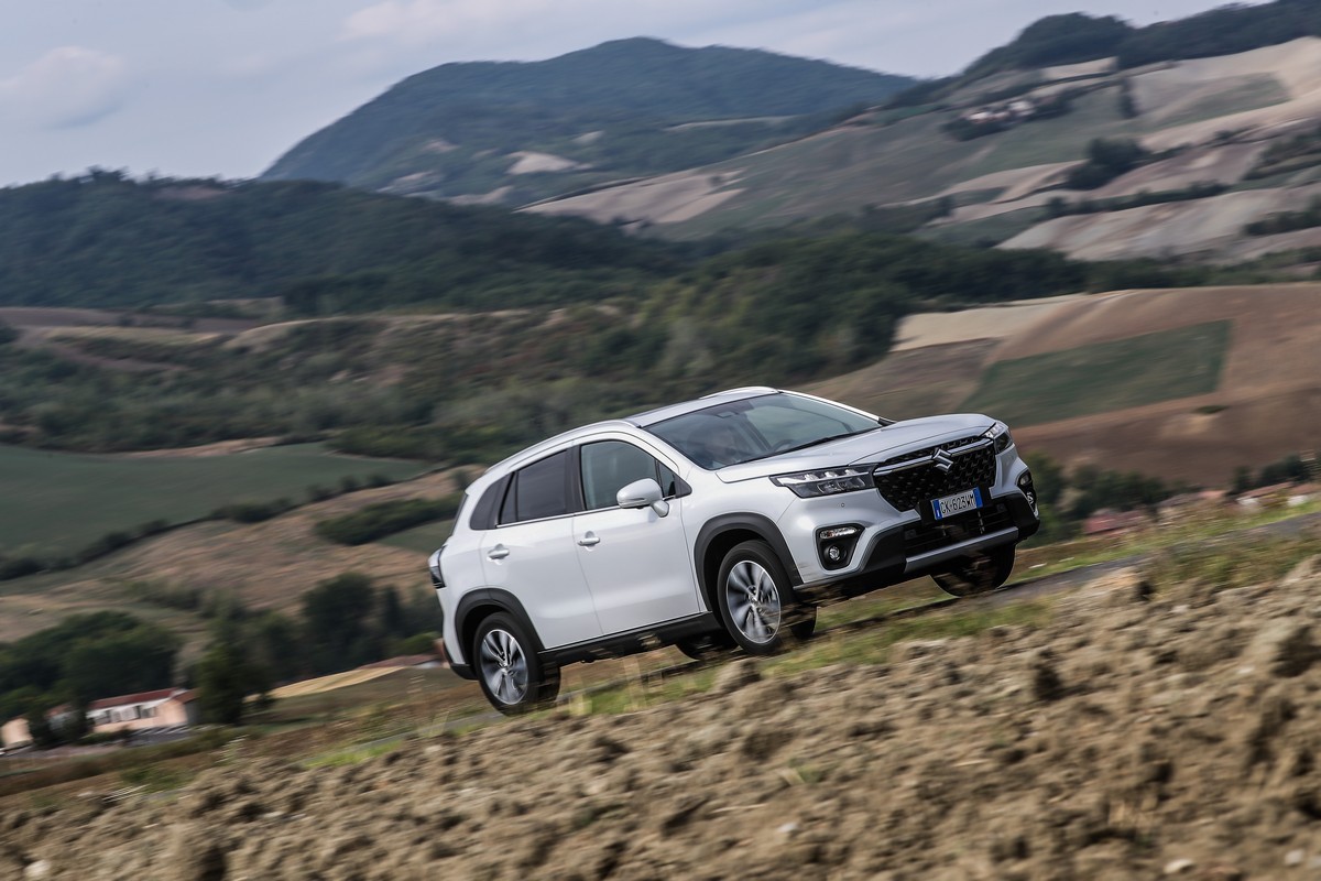 Suzuki S-Cross Hybrid 140V: primo contatto