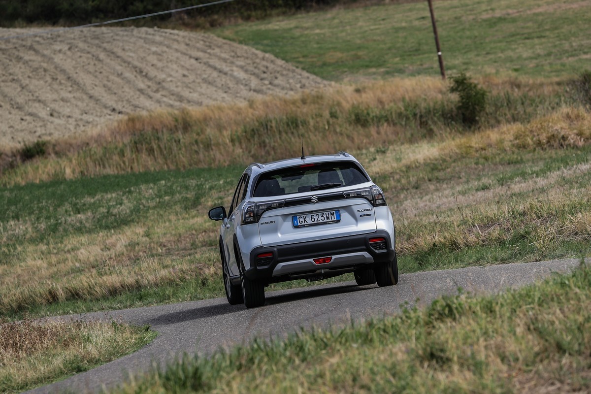 Suzuki S-Cross Hybrid 140V: primo contatto