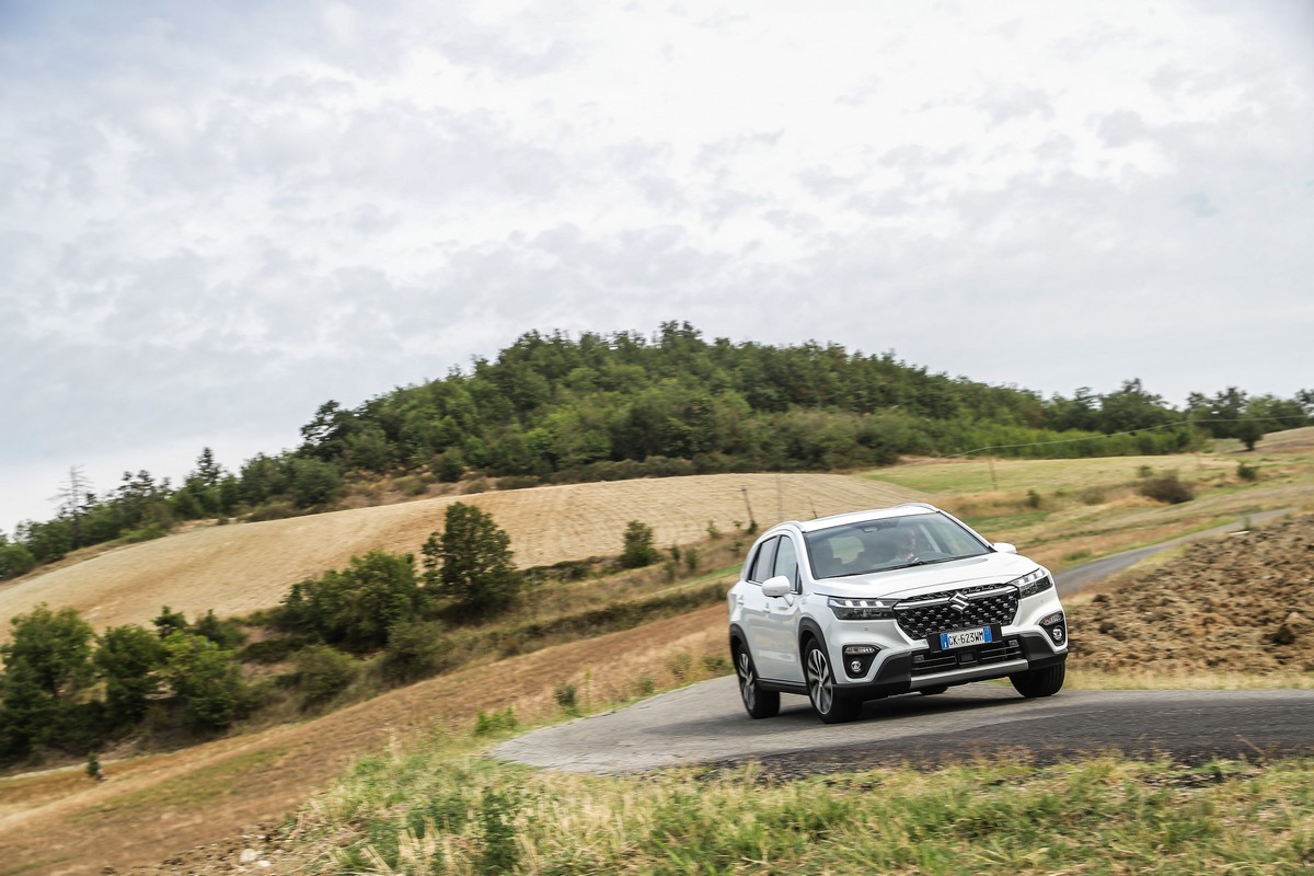 Suzuki S-Cross Hybrid 140V: primo contatto