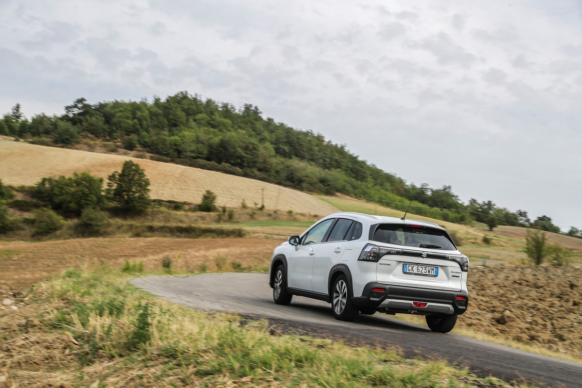 Suzuki S-Cross Hybrid 140V: primo contatto