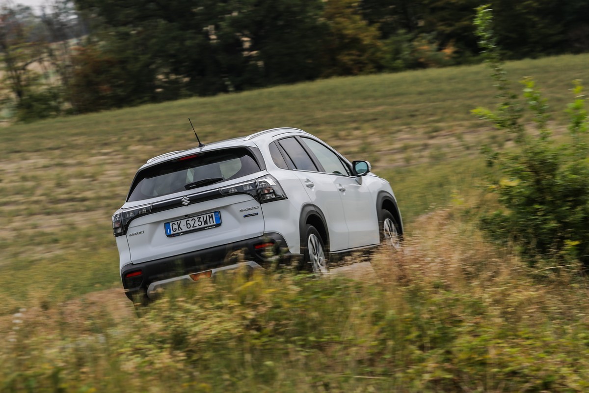 Suzuki S-Cross Hybrid 140V: primo contatto