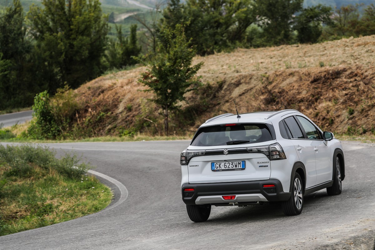 Suzuki S-Cross Hybrid 140V: primo contatto