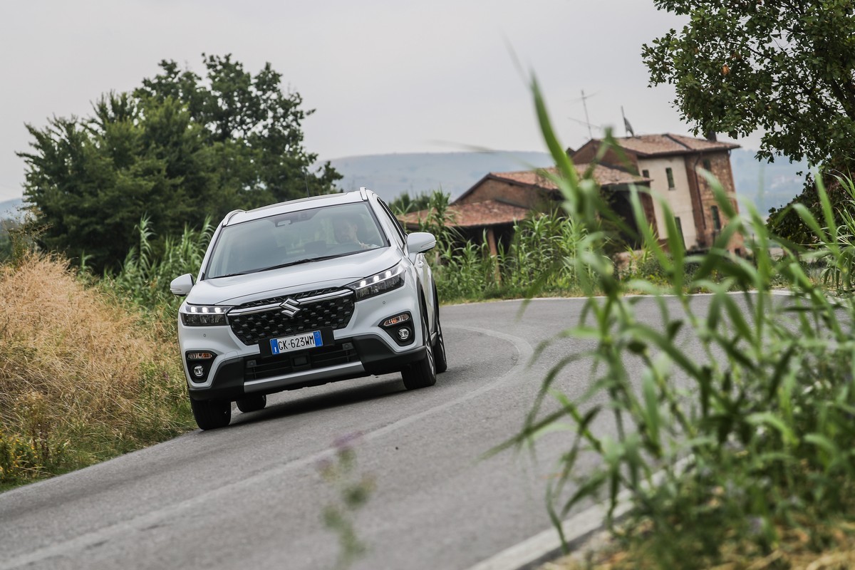 Suzuki S-Cross Hybrid 140V: primo contatto