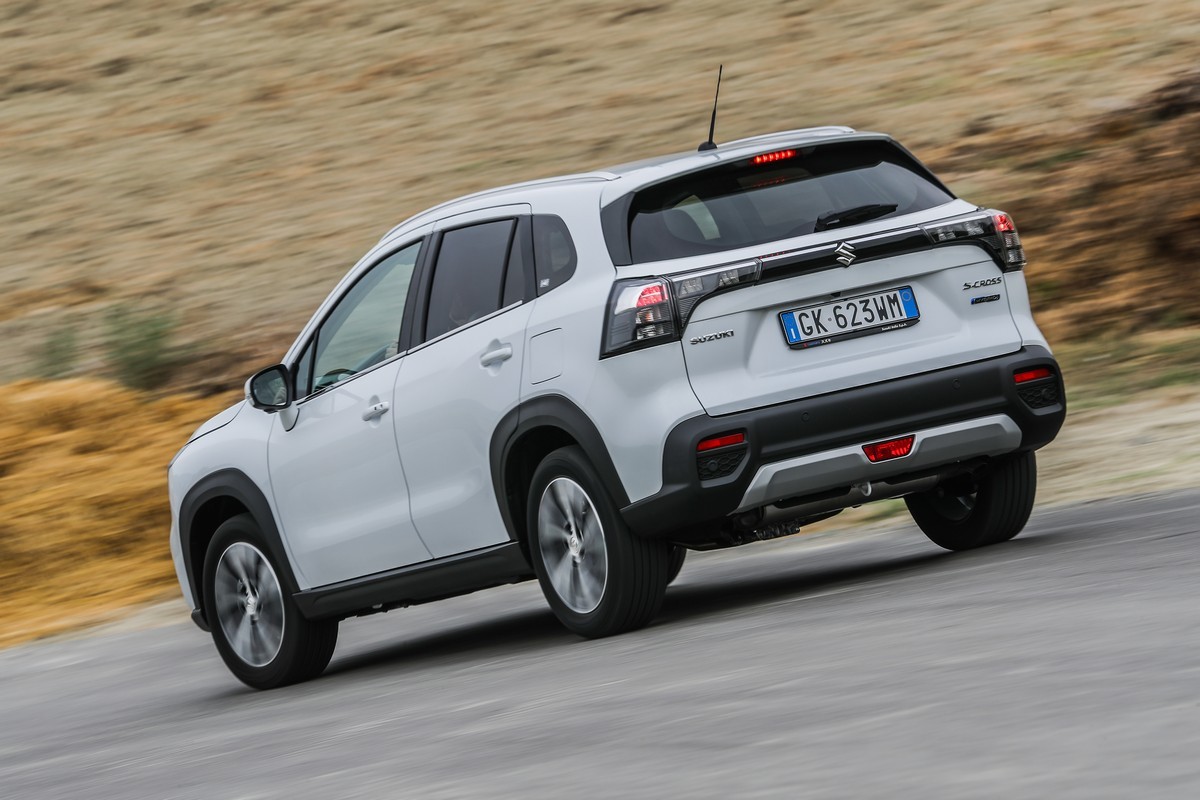 Suzuki S-Cross Hybrid 140V: primo contatto