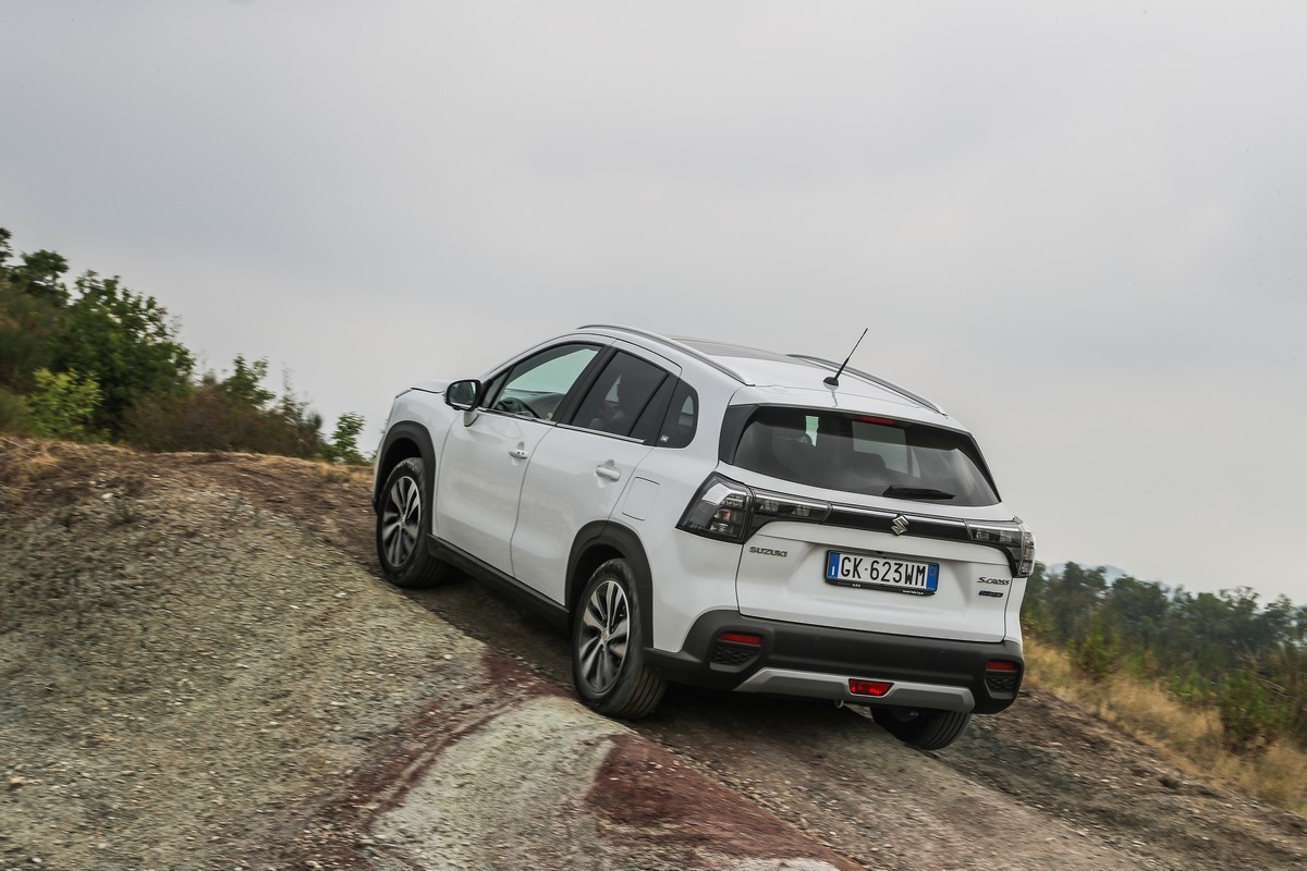 Suzuki S-Cross Hybrid 140V: primo contatto