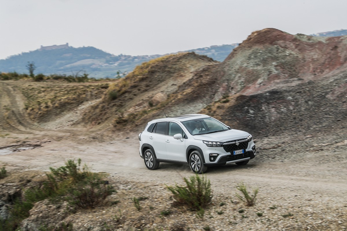 Suzuki S-Cross Hybrid 140V: primo contatto