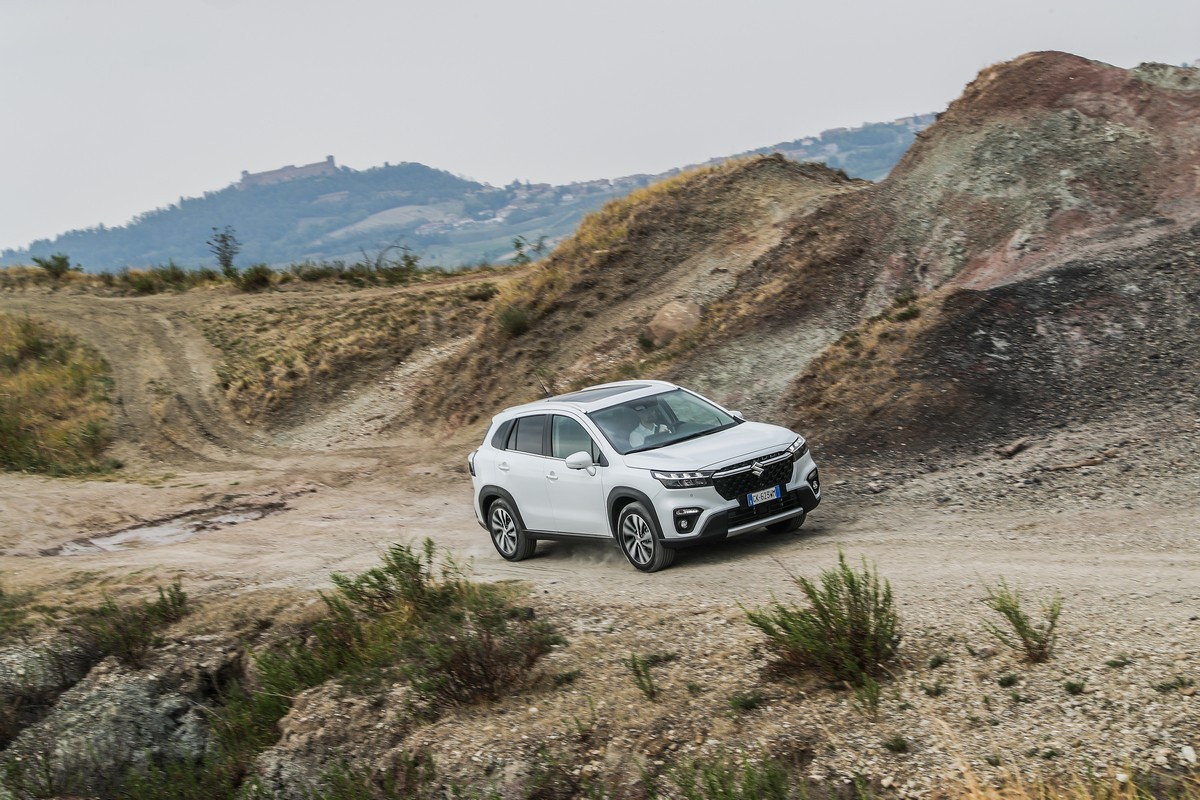 Suzuki S-Cross Hybrid 140V: primo contatto