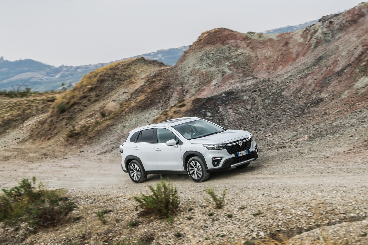 Suzuki S-Cross Hybrid 140V: primo contatto