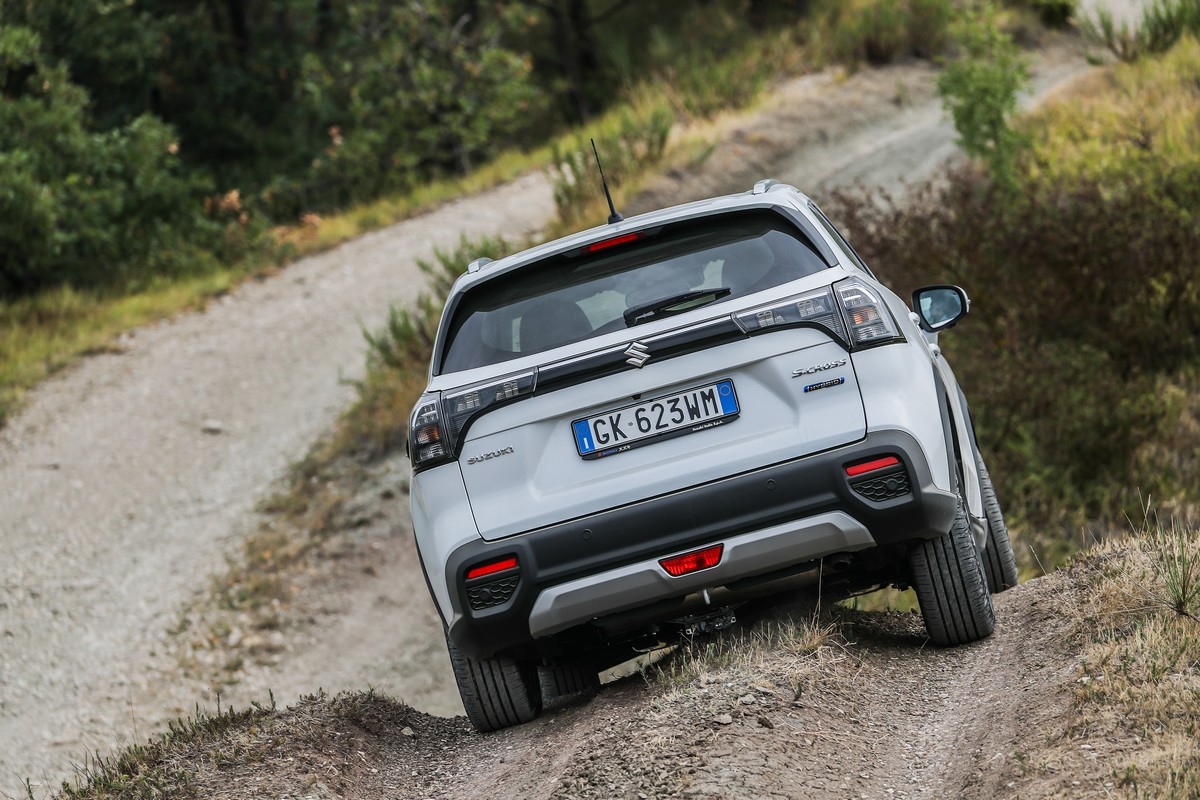 Suzuki S-Cross Hybrid 140V: primo contatto