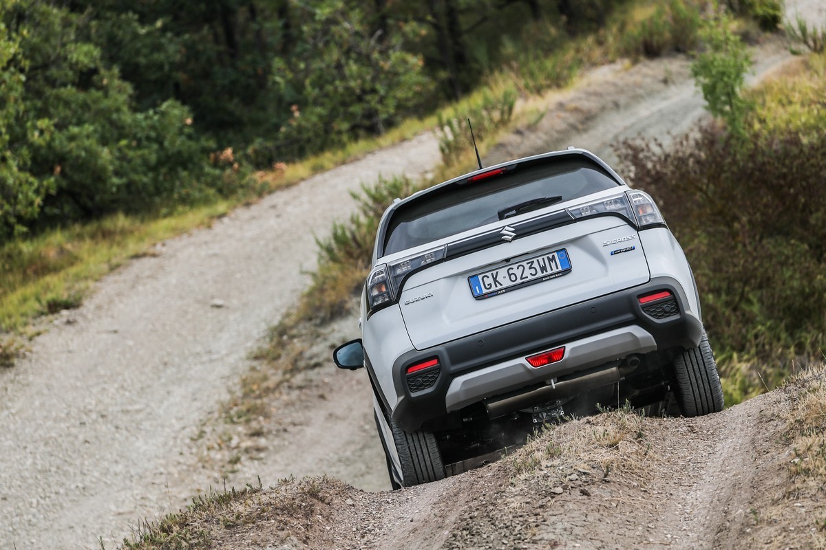 Suzuki S-Cross Hybrid 140V: primo contatto