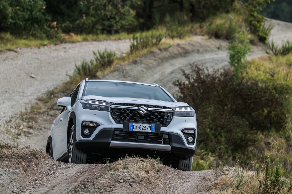 Suzuki S-Cross Hybrid 140V: primo contatto