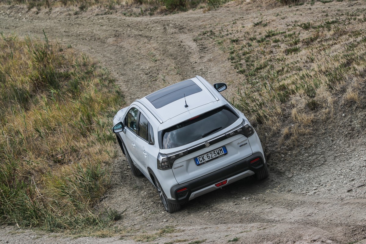 Suzuki S-Cross Hybrid 140V: primo contatto