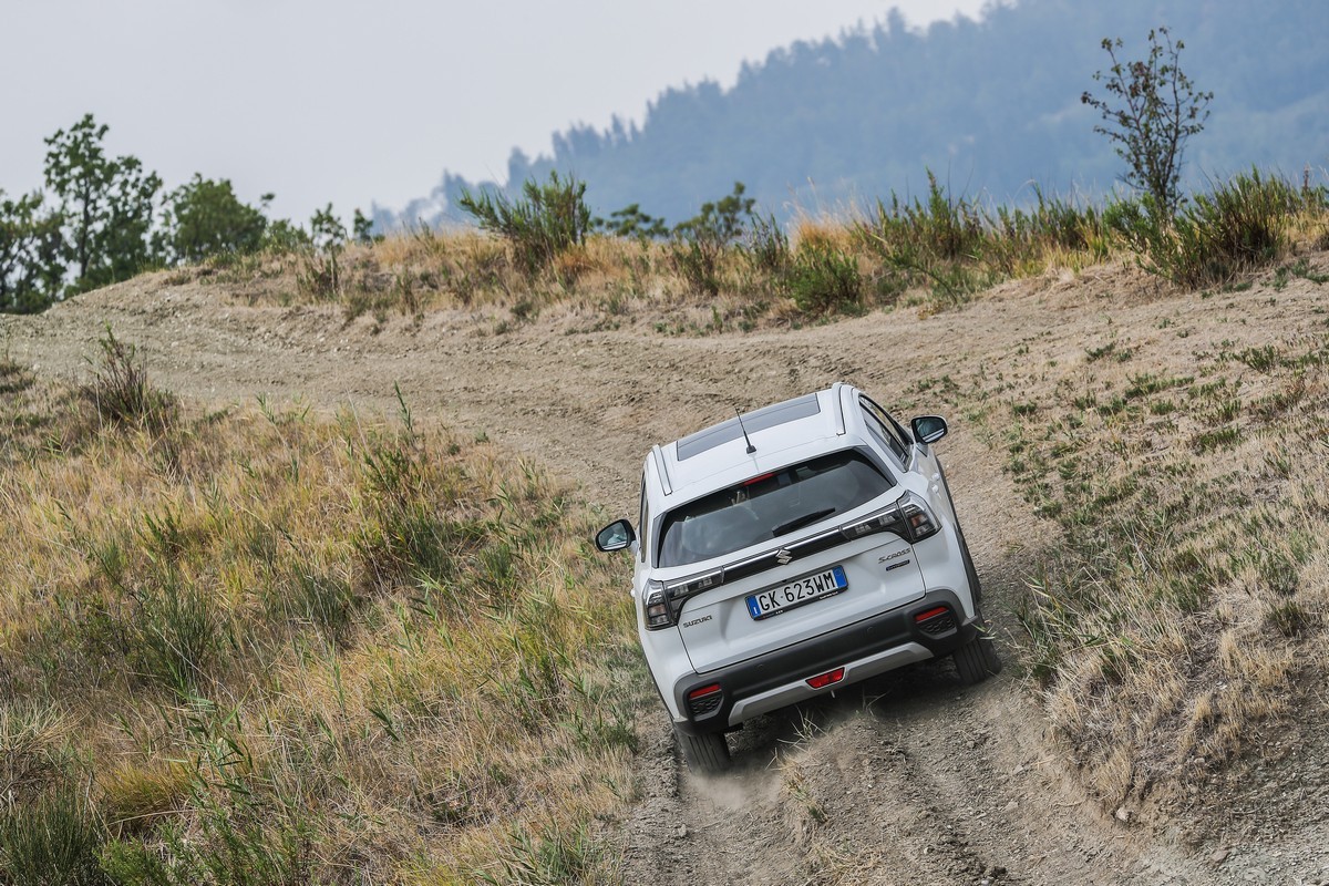 Suzuki S-Cross Hybrid 140V: primo contatto