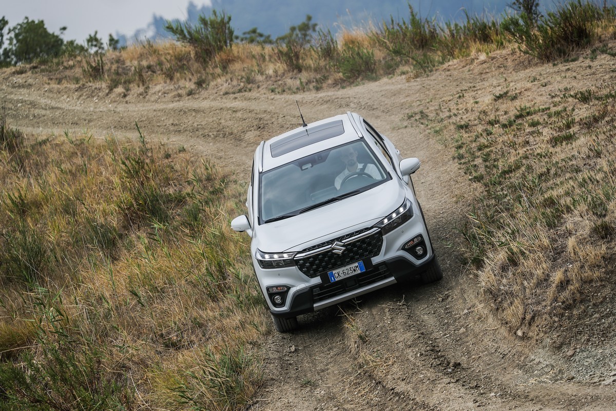 Suzuki S-Cross Hybrid 140V: primo contatto