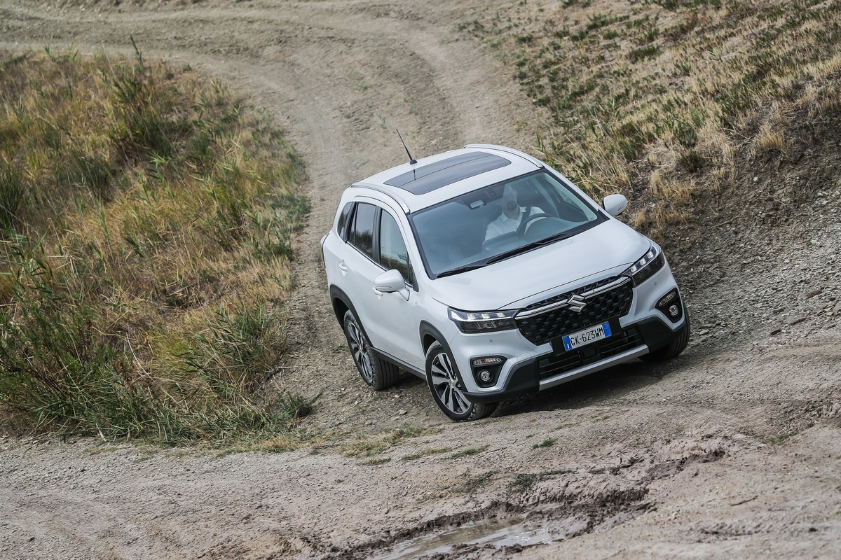 Suzuki S-Cross Hybrid 140V: primo contatto