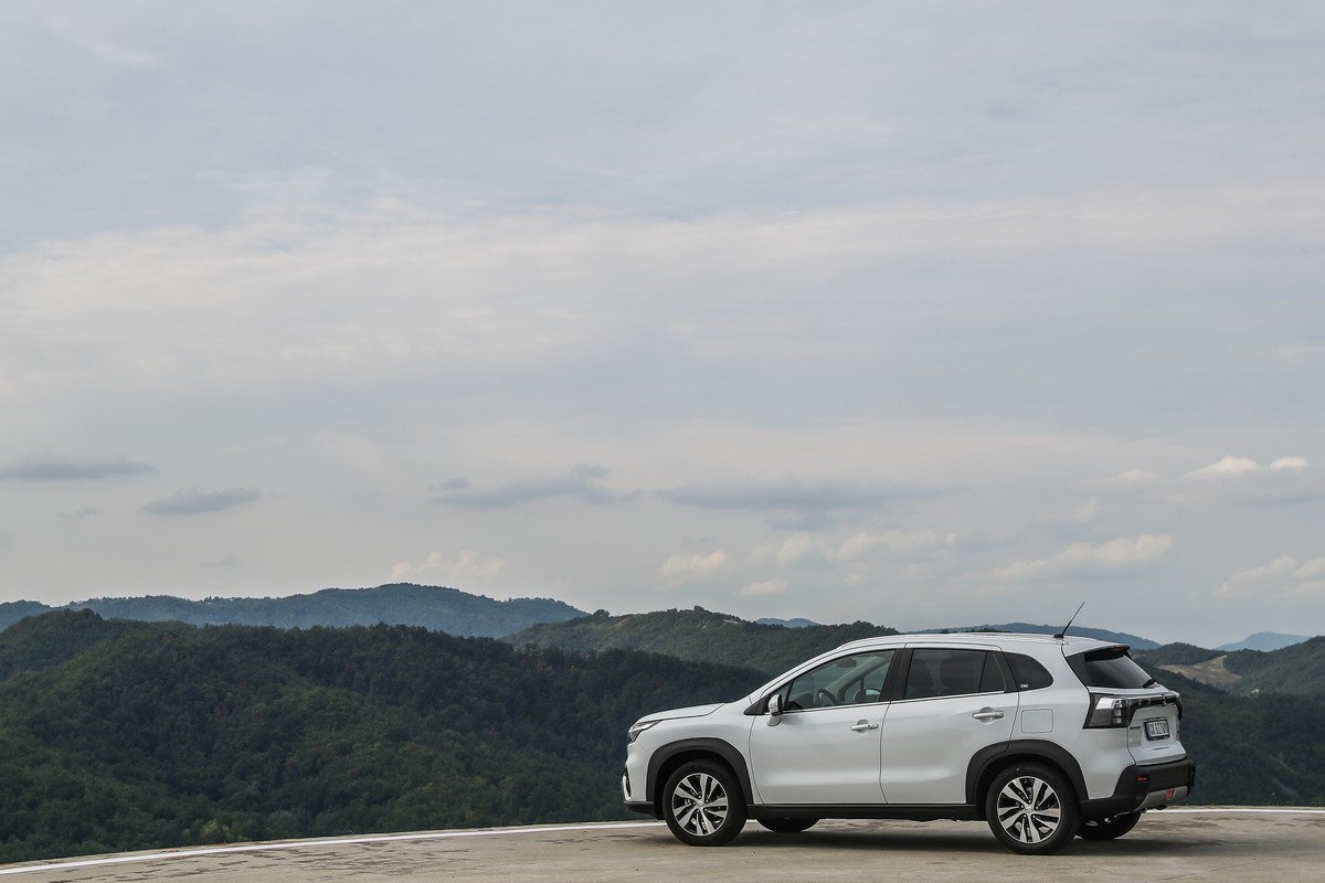 Suzuki S-Cross Hybrid 140V: primo contatto