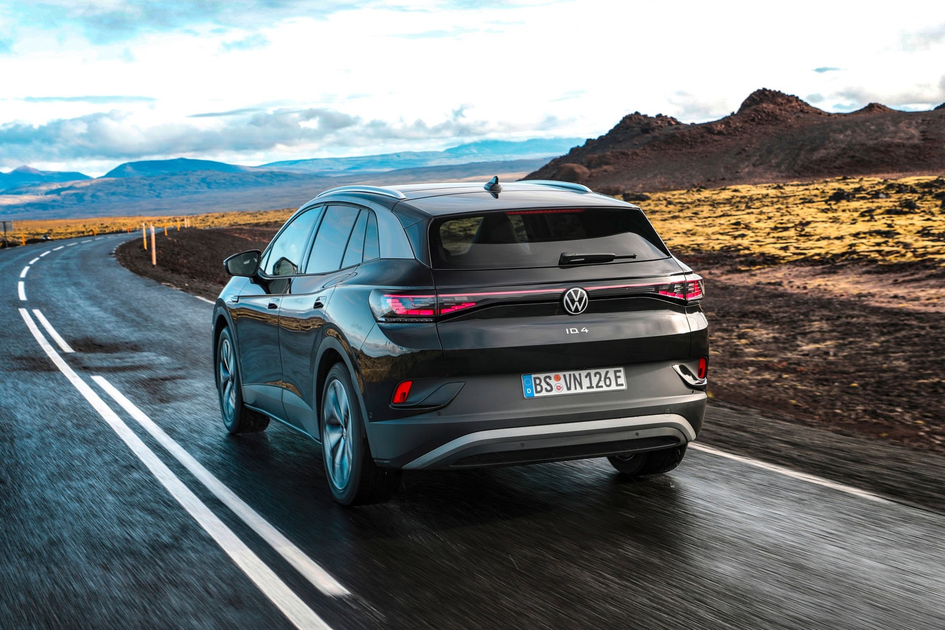 Volkswagen ID.4 Pro 4Motion: le immagini ufficiali