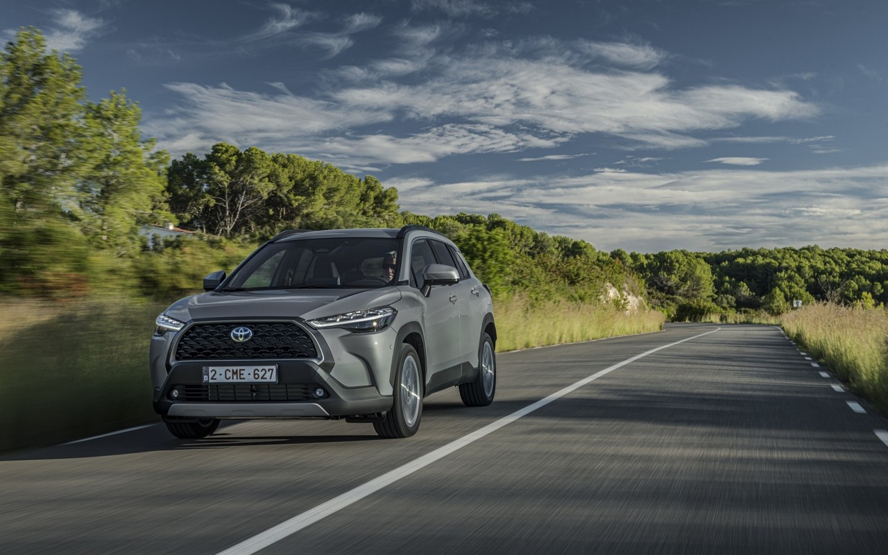 Toyota Corolla Cross: le immagini della prova su strada