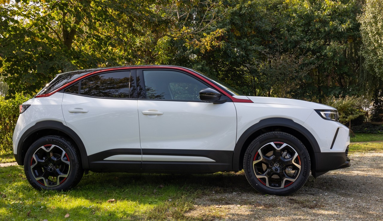 Opel Mokka-e 2022: nuove immagini