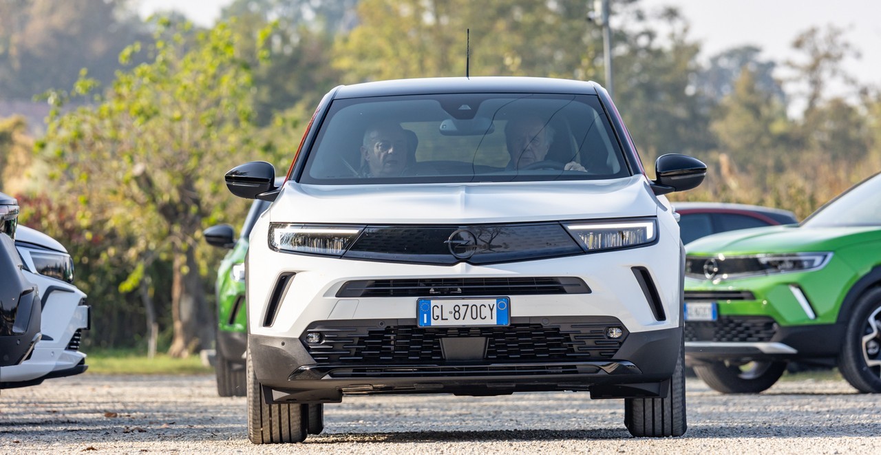 Opel Mokka-e 2022: nuove immagini