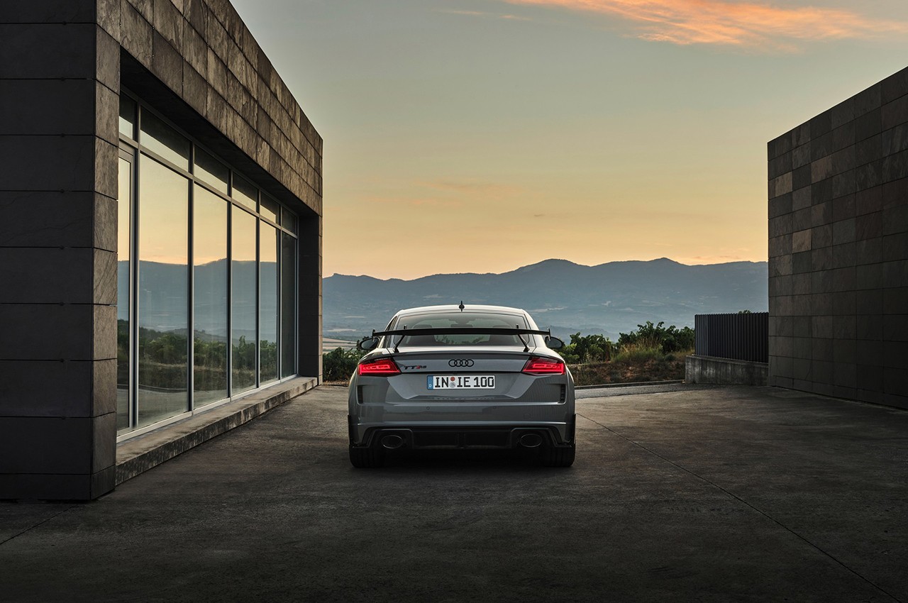 Audi TT RS Iconic Edition: le foto