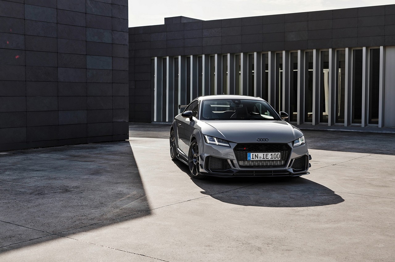 Audi TT RS Iconic Edition: le foto