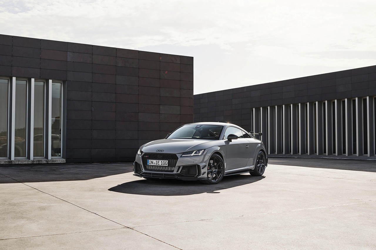 Audi TT RS Iconic Edition: le foto