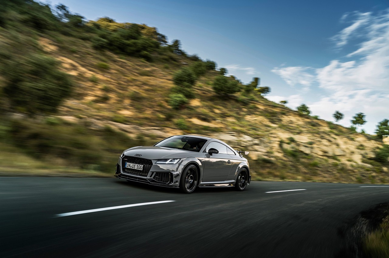 Audi TT RS Iconic Edition: le foto