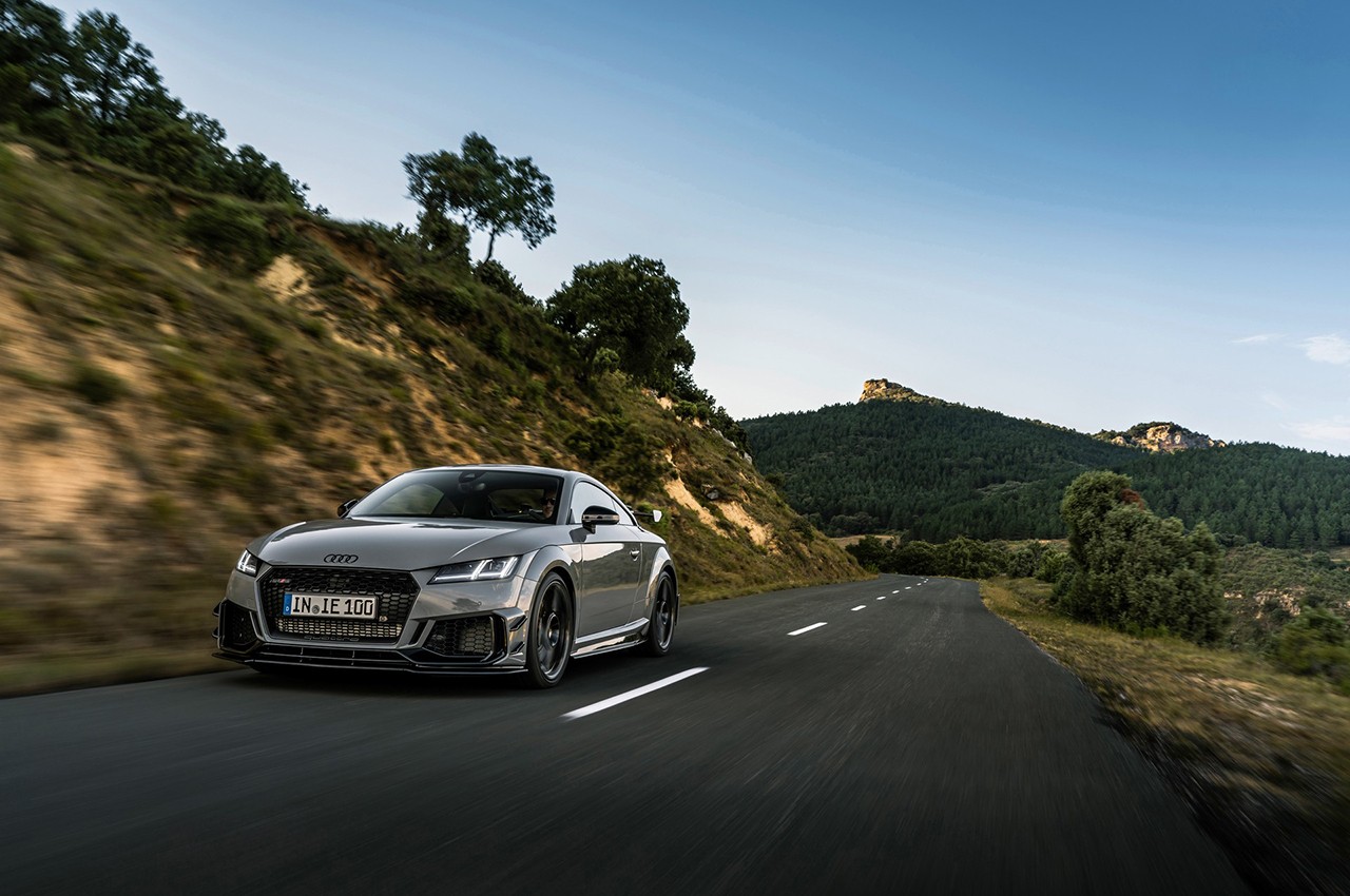 Audi TT RS Iconic Edition: le foto