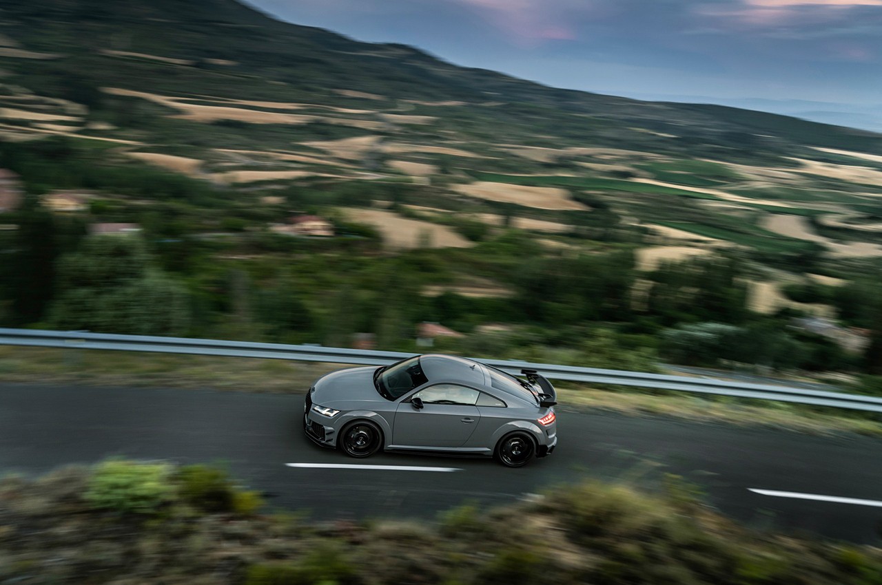 Audi TT RS Iconic Edition: le foto