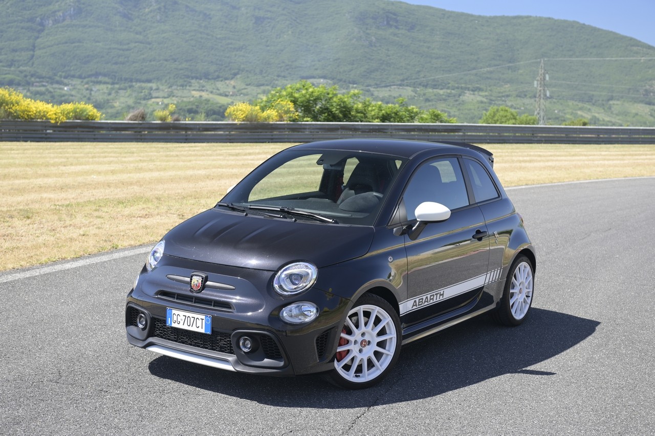 Abarth 695 Essesse: la prova su strada e in pista