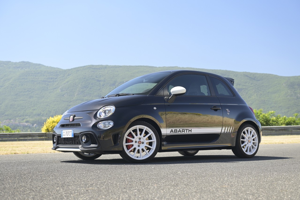 Abarth 695 Essesse: la prova su strada e in pista