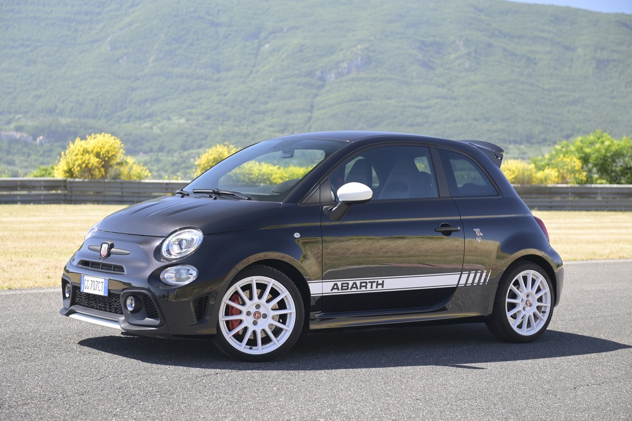 Abarth 695 Essesse: la prova su strada e in pista