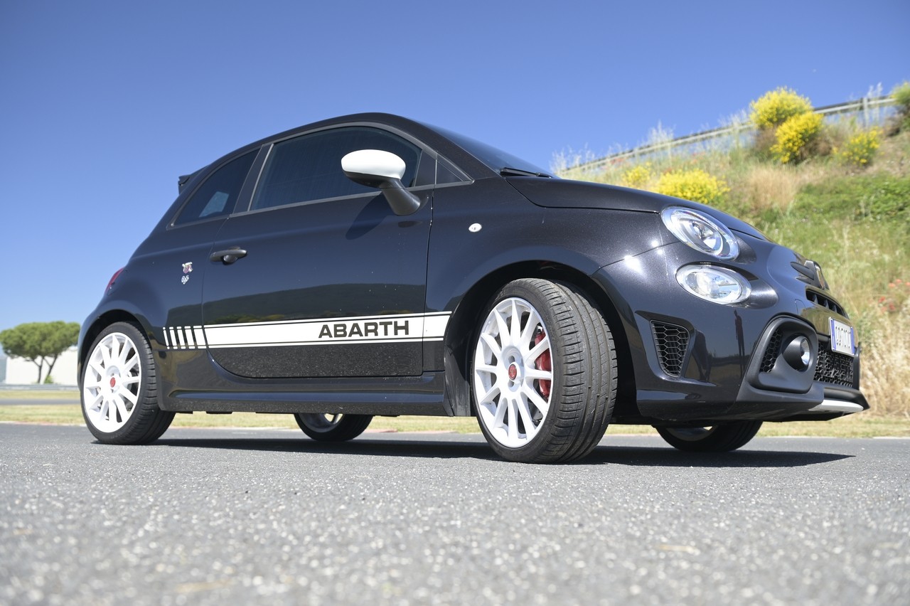 Abarth 695 Essesse: la prova su strada e in pista