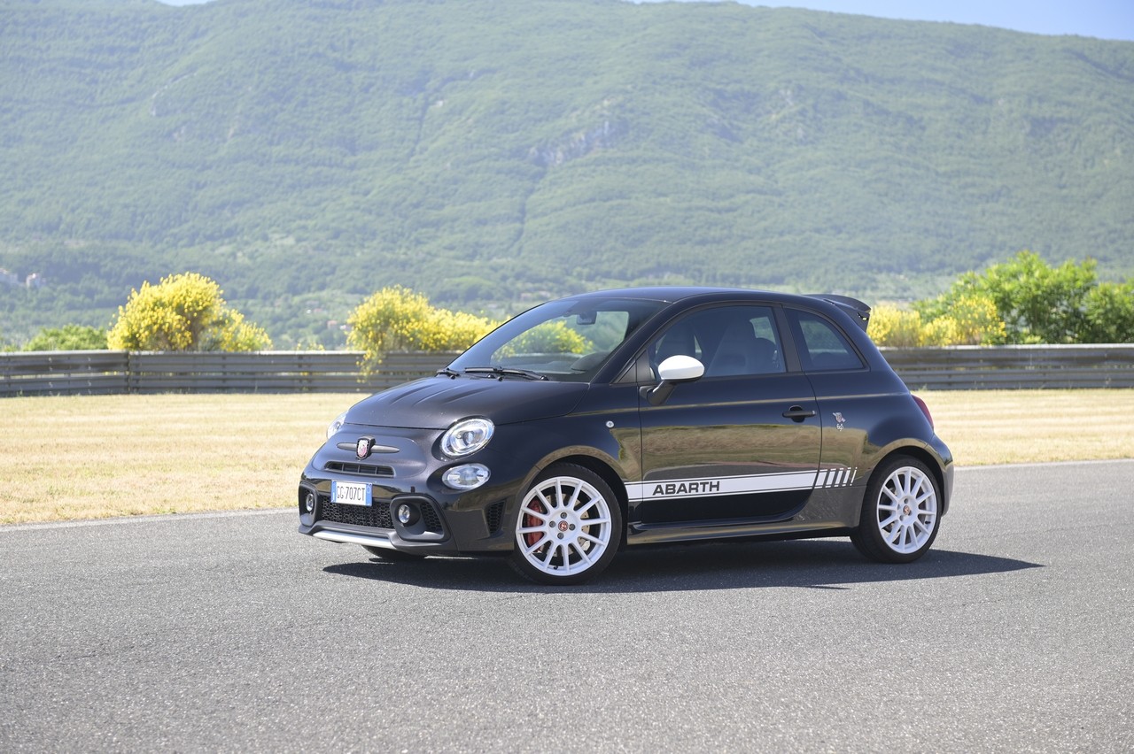 Abarth 695 Essesse: la prova su strada e in pista