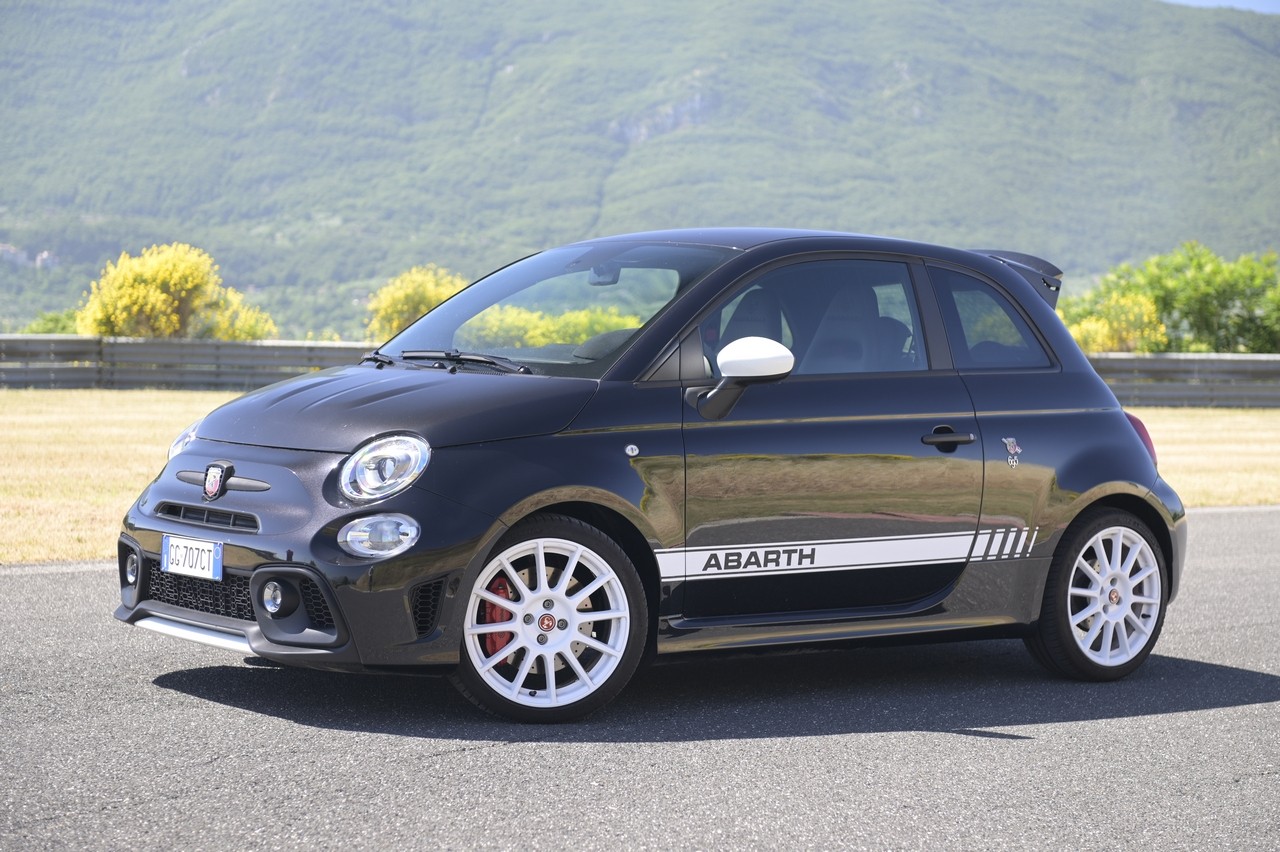 Abarth 695 Essesse: la prova su strada e in pista