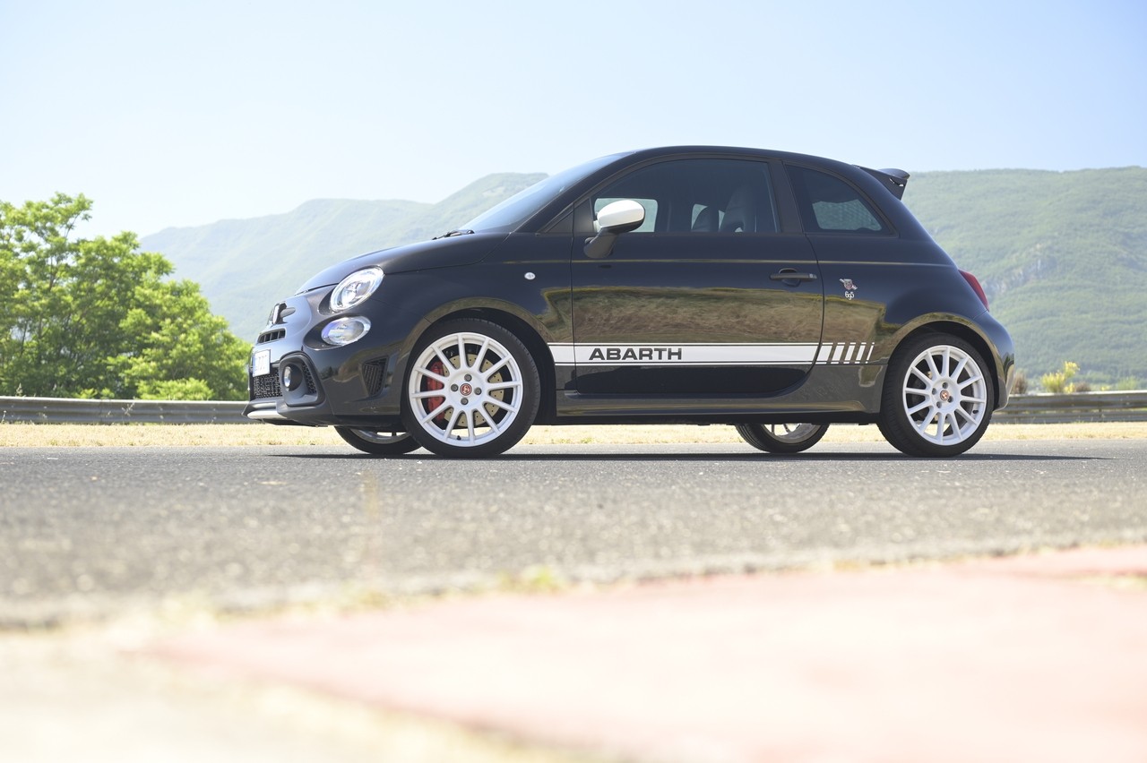 Abarth 695 Essesse: la prova su strada e in pista