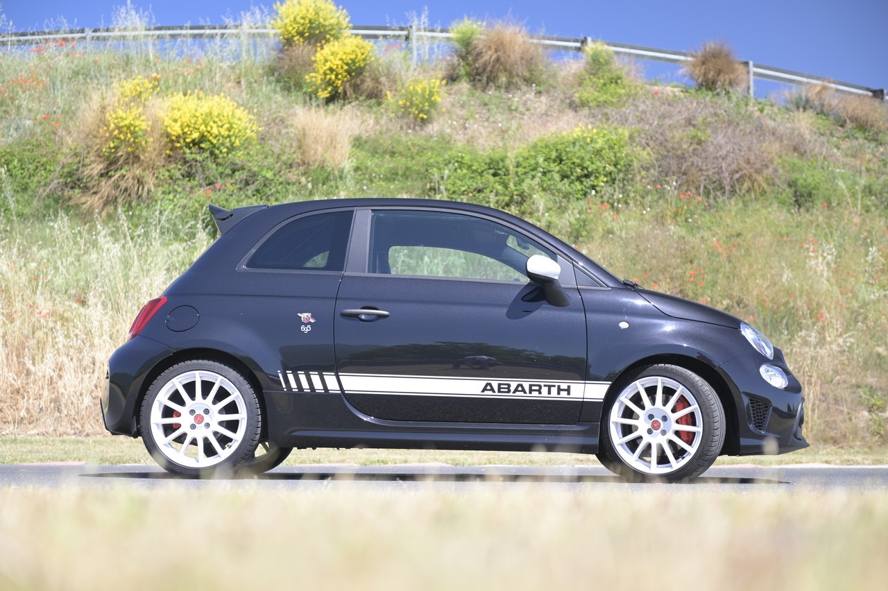 Abarth 695 Essesse: la prova su strada e in pista