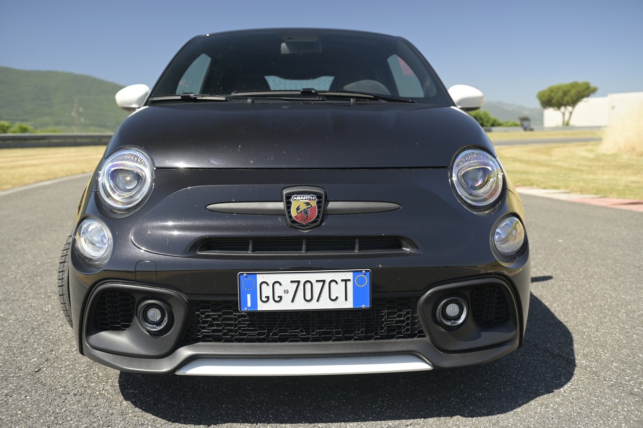 Abarth 695 Essesse: la prova su strada e in pista