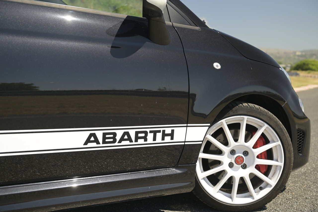 Abarth 695 Essesse: la prova su strada e in pista