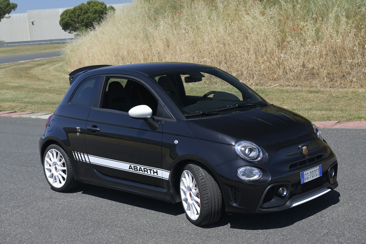 Abarth 695 Essesse: la prova su strada e in pista