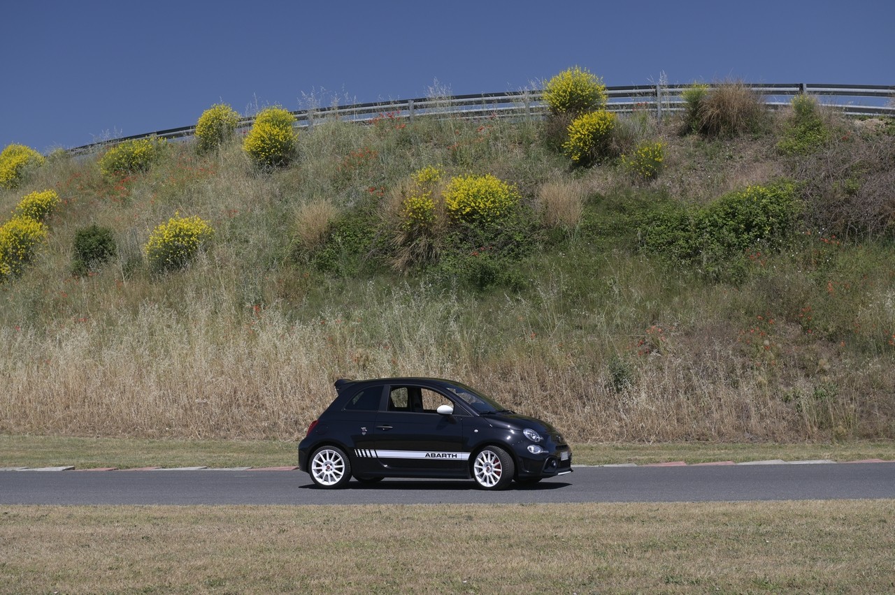 Abarth 695 Essesse: la prova su strada e in pista