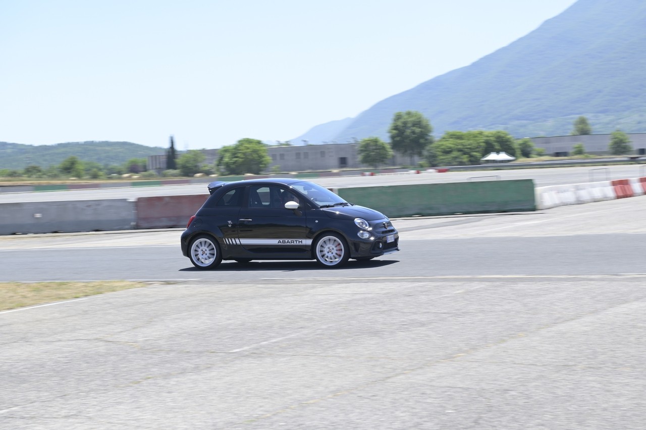 Abarth 695 Essesse: la prova su strada e in pista