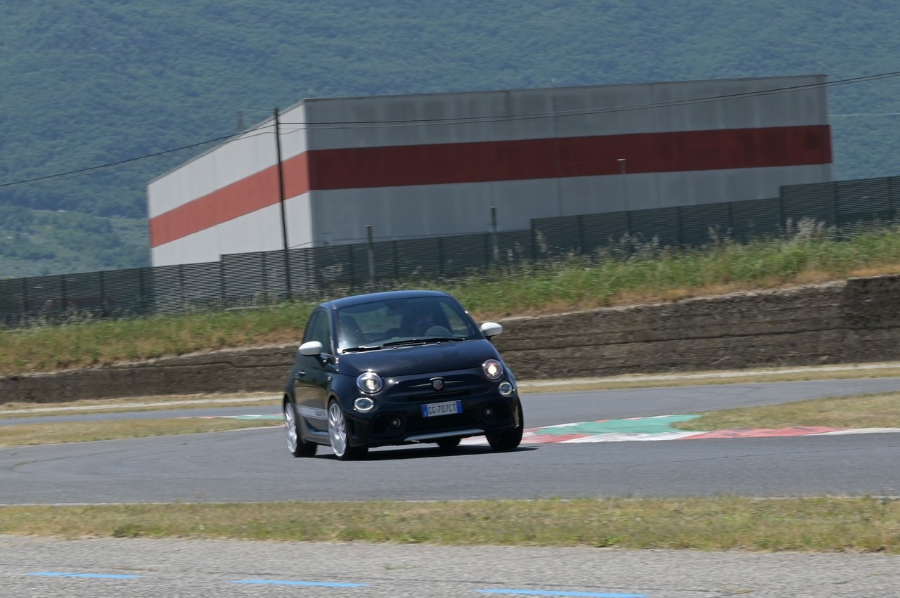 Abarth 695 Essesse: la prova su strada e in pista