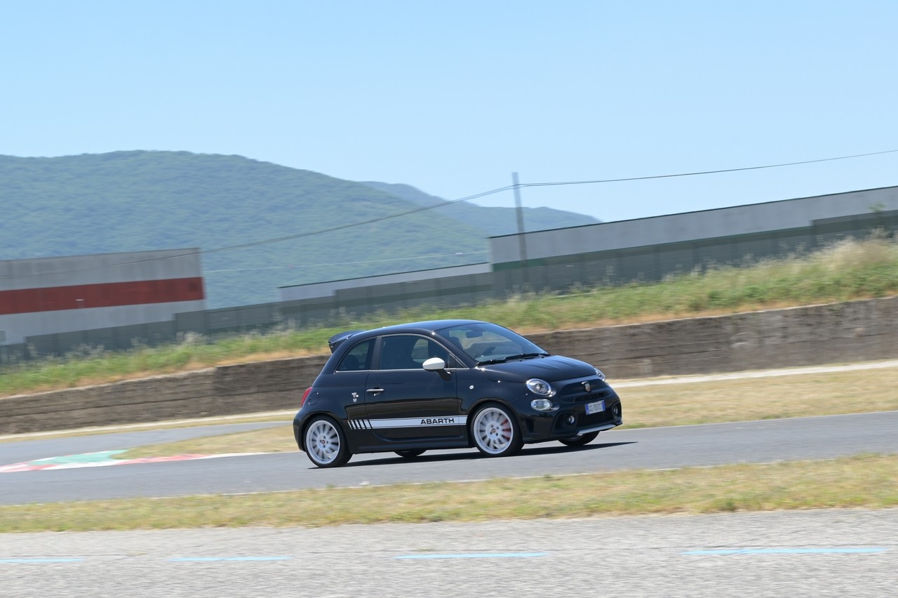 Abarth 695 Essesse: la prova su strada e in pista