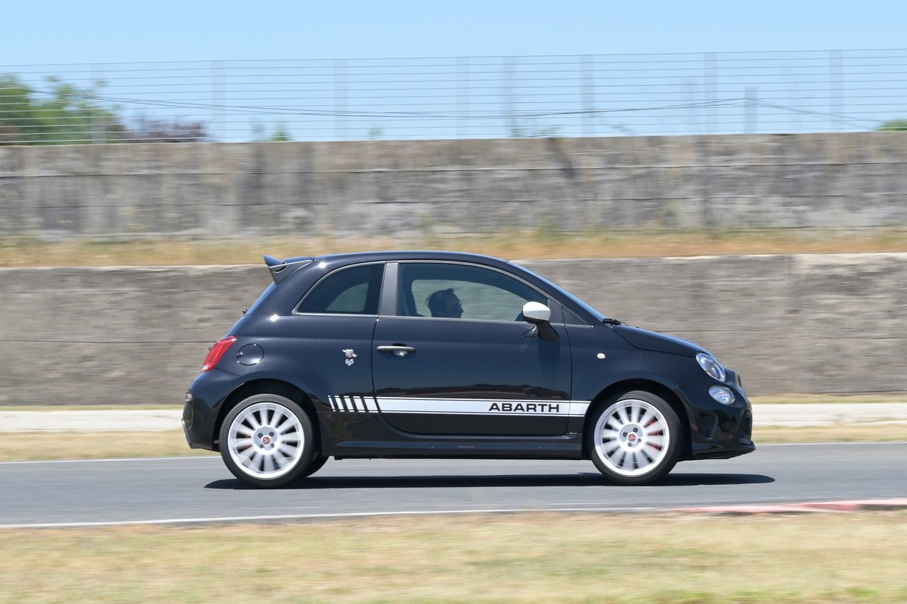 Abarth 695 Essesse: la prova su strada e in pista