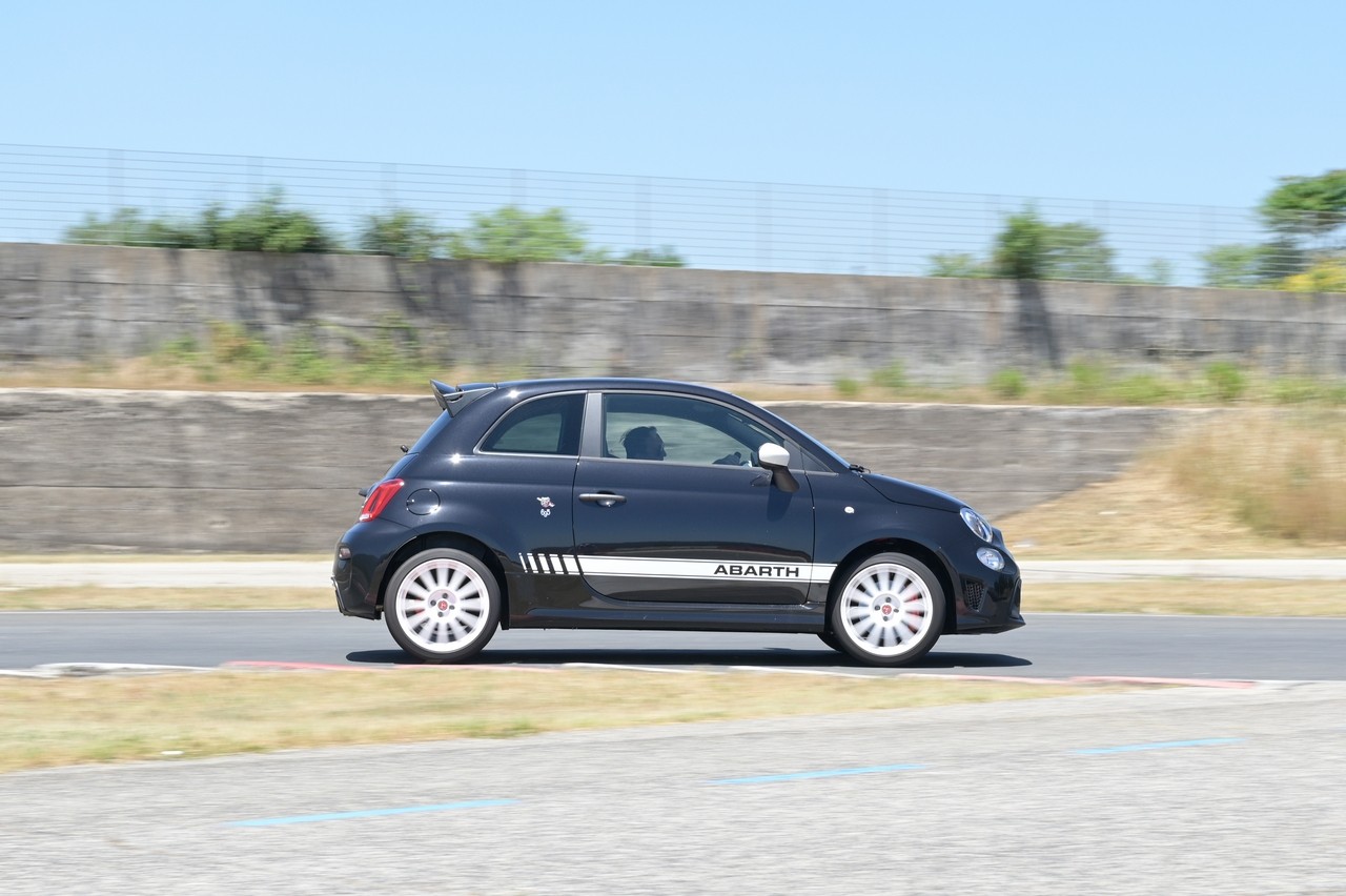 Abarth 695 Essesse: la prova su strada e in pista